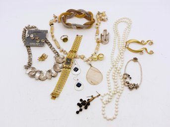 (J-4) VINTAGE SET OF APPROX. 15 PIECES OF COSTUME JEWELRY ITEMS-