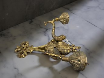 (A-6) SINGLE VINTAGE BRASS WALL SCONCE W/DETAILED CASTINGS- SERPENT OR SWAN -APPROX. 13' X 13'- MADE IN SPAIN