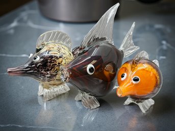 (A-37) VINTAGE TRIO MURANO STYLE HAND BLOWN ART GLASS FISH FIGURINES