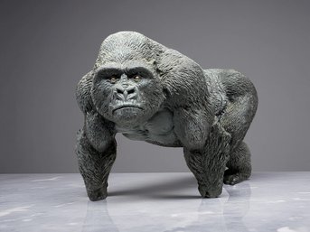 (A-47) VINTAGE LARGE ERTL HAND PAINTED DETAILED SILVERBACK GORILLA FIGURINE