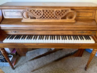 (LR) VINTAGE KIMBALL 'ARTIST CONSOLE' UPRIGHT PIANO, OAK - HAS NOT BEEN SERVICED IN 10 YEARS