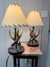 (P-56) PAIR OF FAUX DEER ANTLER TABLE LAMPS - WORKING - 17' BY 10'