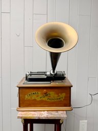 (P-68) VINTAGE THOMAS COLLECTOR'S EDITION RADIO MODEL 177, WORKING