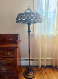 (UPBR) VINTAGE STAINED GLASS FLOOR LAMP WITH AMBER & GREEN SHADE - Approx: 62' BY 32' W
