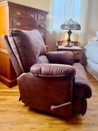 (UPBR) COMFORTABLE RECLINER CHAIR - NOT A LIFTER