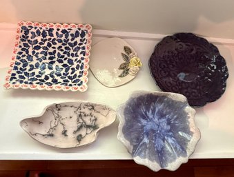 (A-221) COLLECTION OF FIVE ART POTTERY SERVING PLATES - 5'-11'