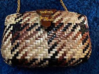 (BAG-13) VINTAGE 'RODO' ITALY WOVEN RATTAN HANDBAG WITH BIG CLOSURE- 9' BY 13'