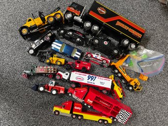 (P-85) BIG COLLECTION OF CAST IRON ADVERTISING TRUCKS CARS - HARLEY DAVIDSON, GETTY, ACE - ALL AS-IS