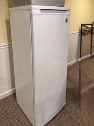 (BASE) RCA FREEZER MODEL RFRF690 - WORKING