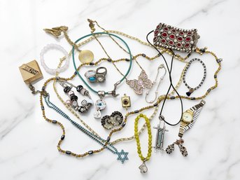 (J-18) VINTAGE SET OF 20 ASSORTED COSTUME JEWELRY ITEMS-NECKLACE'S, BRACELETS & PENDANT ETC