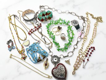 (J-19) VINTAGE SET OF 20 ASSORTED COSTUME JEWELRY ITEMS-NECKLACE'S, BRACELETS & PENDANT ETC