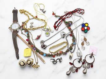 (J-20) VINTAGE SET OF 20 ASSORTED COSTUME JEWELRY ITEMS-NECKLACE'S, BRACELETS & PENDANT ETC