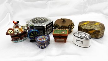 (OFFICE 13) VINTAGE SET OF 8 DECORATIVE ITEMS-MOSTLY TRINKET BOXES