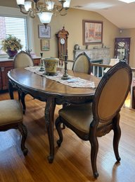 TRADITIONAL STYLE VINTAGE DINING TABLE WITH SIX CHAIRS & ONE 24' LEAF - 78' BY 42' BY 31'