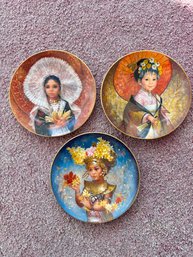 (B-56) THREE VINTAGE PORCELAIN COLLECTOR PLATES, DOULTON INTERNATIONAL - APPROX 9'