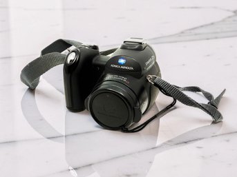 (A-30) VINTAGE KONICA MINOLTA DIMAGE Z3-4.0 MEGA PIXEL DIGITAL CAMERA-UNTESTED