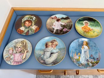 (P-65) SIX ASSORTED VINTAGE PORCELAIN COLLECTOR PLATES - LIMOGES, KNOWLES - APPROX 9'