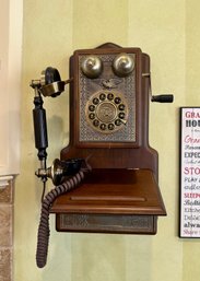 (KIT) REPRODUCTION VINTAGE WALL PHONE PARAMOUNT CLASSIC COLLECTION TELEPHONE, UNTESTED - 16' BY 10'