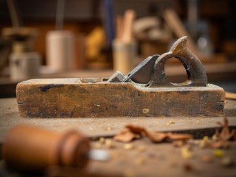 (A-25) VINTAGE BUCK BROTHERS WARRANTED WOOD PLANE W/HANDLE-CAST STEEL-16' LONG