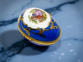 (A-19) VINTAGE LIMOGE HAND PAINTED PORCELAIN EGG SHAPED TRINKET BOX-FRANCE