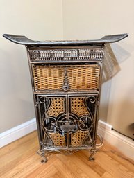(DEN) WICKER & METAL ACCENT STAND TABLE - APPROX: 28' BY 19'