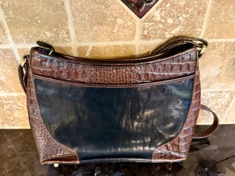 (HB-4) VINTAGE BRAHMIN TWO TONE LEATHER HANDBAG - 11' BY 8'