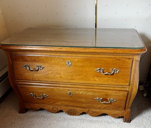 (UPBR) SINGLE HICKORY FURNITURE TWO DRAWER NIGHT STAND - 38' BY 25' BY 20'