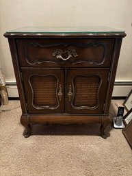 (BRF) PAIR OF VINTAGE FRENCH PROVINCIAL STYLE NIGHTSTANDS - 28' BY 24' BY 18'