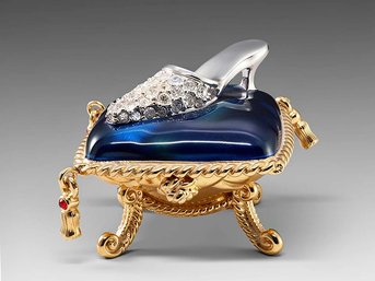 (A-25) VINTAGE 2000 ESTEE LAUDER CRYSTAL MAGIC SLIPPER PERFUME HOLDER-NO PERFUME MISSING 1 TASSLE