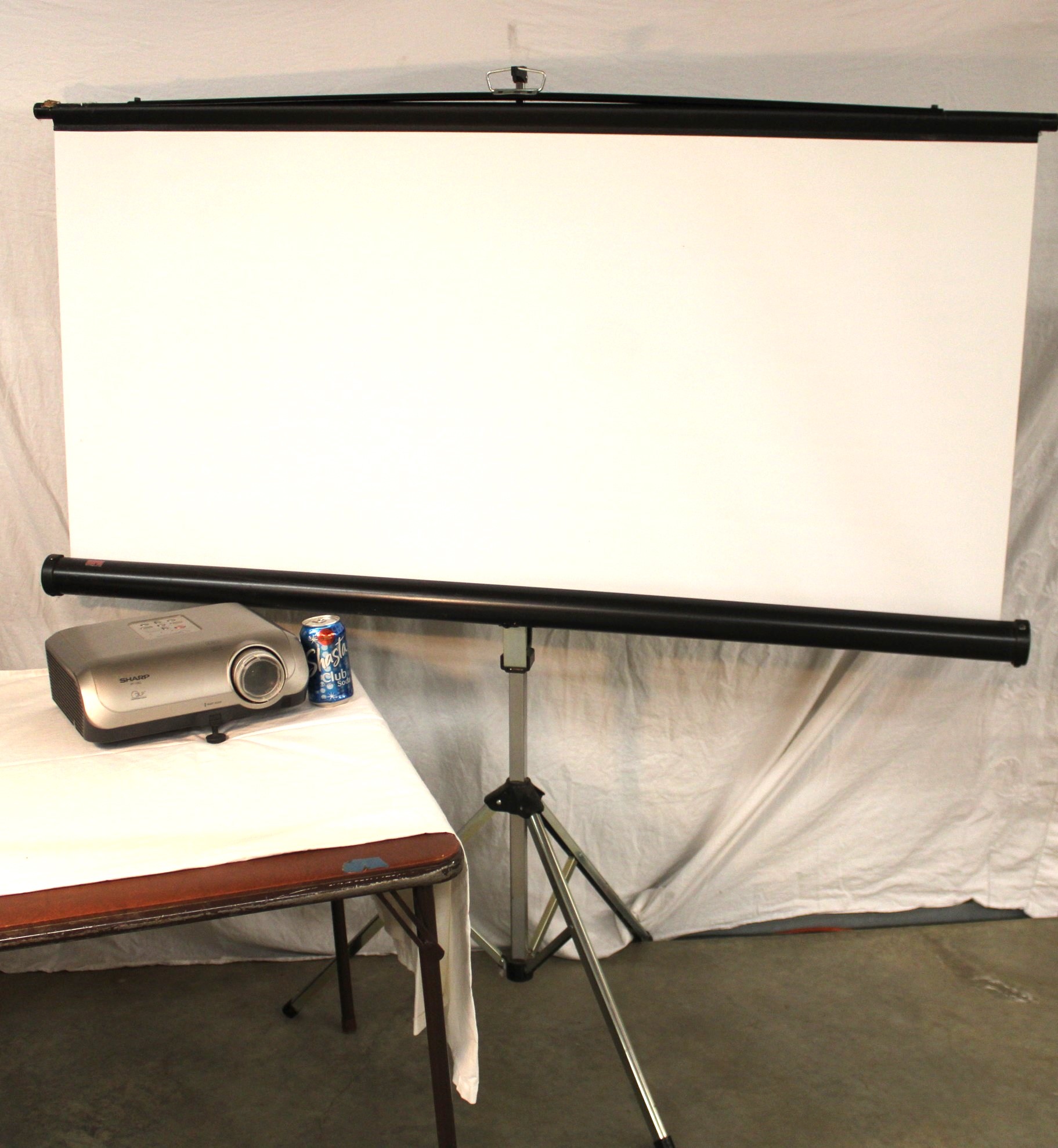 Sharp DLP Projector W/case (Broken Zipper) & 