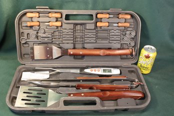 BBQ Set In Plastic Carrying Case  (109)