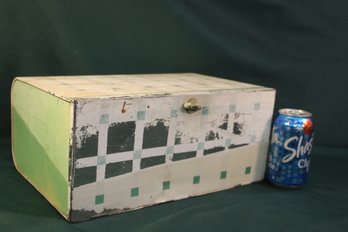Vintage Metal Bread Box, 14x10x6'H  (141)