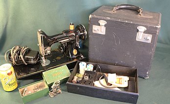 Antique  Singer Electric 'Featherweight' Sewing Machine W/Attachments In Case (150)