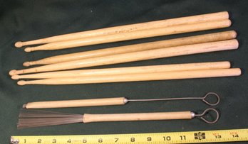 6 Drumm Sticks & 2 Snare Sticks  (165)