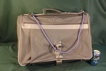 Samsonite Soft Luggage, Hanging W/ Folded Compartments, Like New  (190)