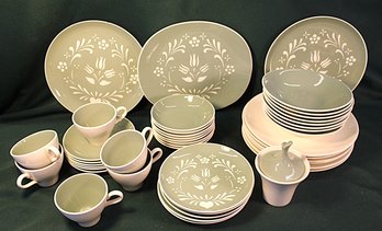 Harkerware Dishware - 31 Pieces & 6 White 10' Plates  (234)