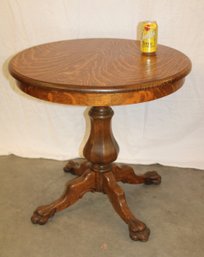 Beautiful Antique Round Oak Parlor Table W/Claw Feet & Quartersawn Oak, 28x26'H  (272)