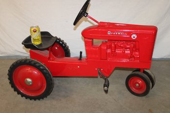 Vintage McCormick Farmall Super M Toy Riding Pedal Tractor   (292)