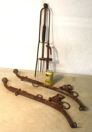 Antique Pair Of Hames & Old Gopher Trap -rusty Iron   (313)