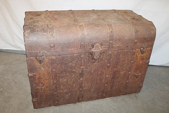 Antique Slatted & Embossed Metal Clad Trunk W/Tray, 32x18x22'   (337)