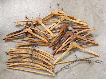 24 Clothes Hangers - 8 Have Advertising From Redding, Ca & Others  (339)