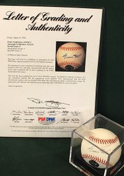 Signed Willie Mays Baseball  W/COA (Unverified)  (414)