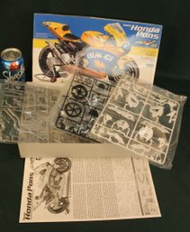 Tamiya Honda Pons Model Motorcycle , Unassembled  (51)