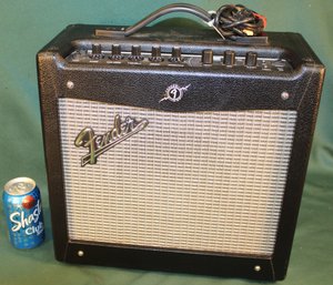 Fender 'Mustang' 70W Guitar Amplifier, 15x7x15'H  (54)