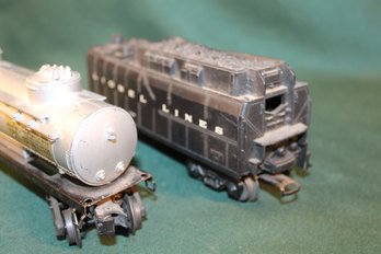 Lionel Coal Car #233W & Lionel Sunoco Tanker #2465  (66)