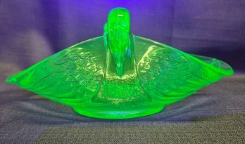 Striking 1930s Depression Era ~ Fenton Green Uranium Glass Double-swan Candy Dish