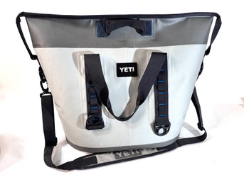 Yeti Zippered Top Cooler Bag