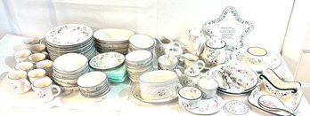 Extensive Pfaltzgraff Christmas Winterberry Set