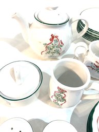 Corelle By Corning Christmas  Coordinates Set