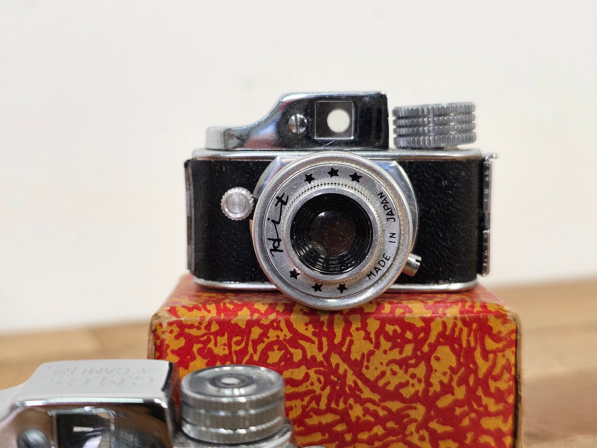 Camera Hit Pair Of Vintage Miniature 150s HIT Film Cameras #7155 | Auctionninja.com